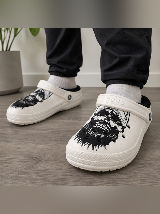 CROCS Other - Crocs Classic Lined Skull Graphic Clogs White Black Fur Men’s 7 Women’s 9 EU 40